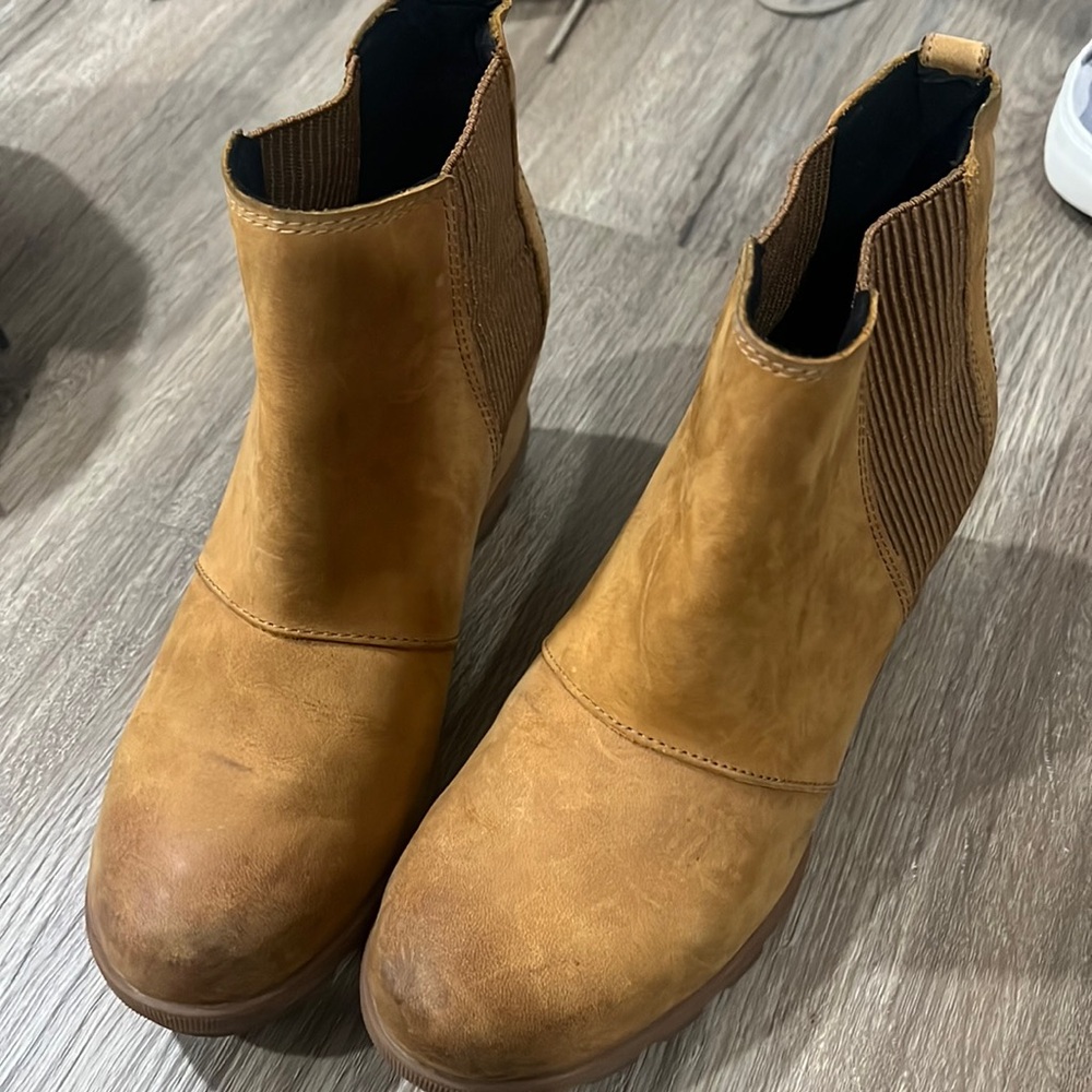Sorel wedged snow boots. Water proof. Worn twice.